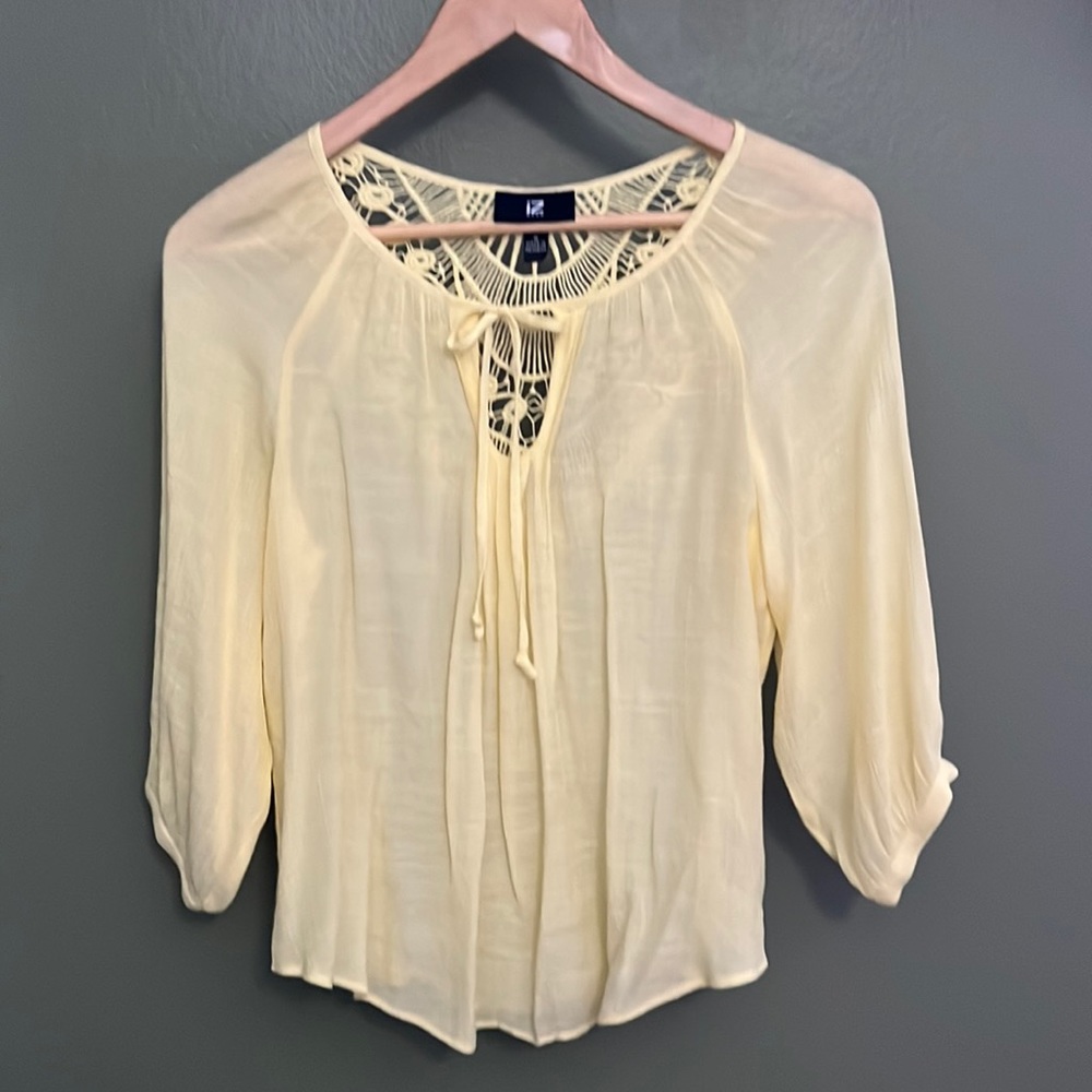 IZ Yellow three-quarter sleeve blouse